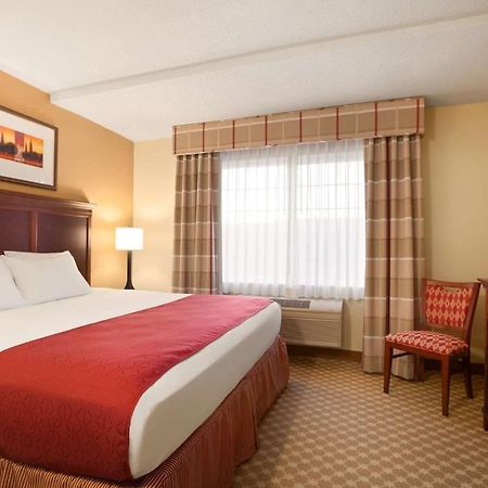 Portage Inn & Suites Kalamazoo Exterior photo